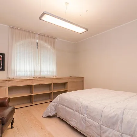 Vila Laura *