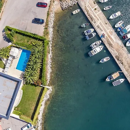 Laura Вілла Пула