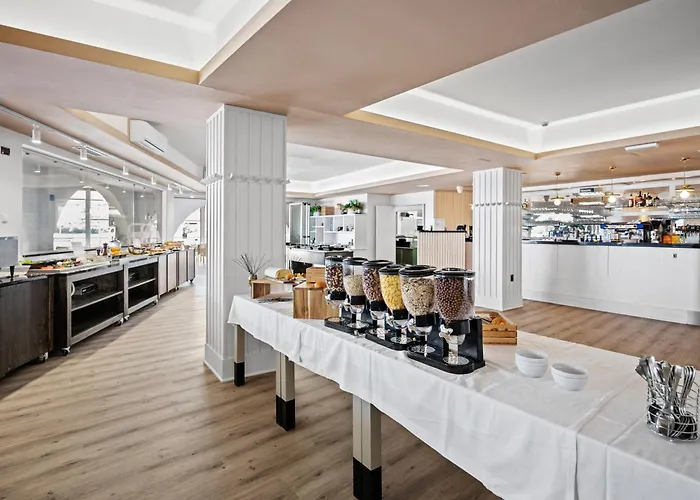 فيلة Laura بولا